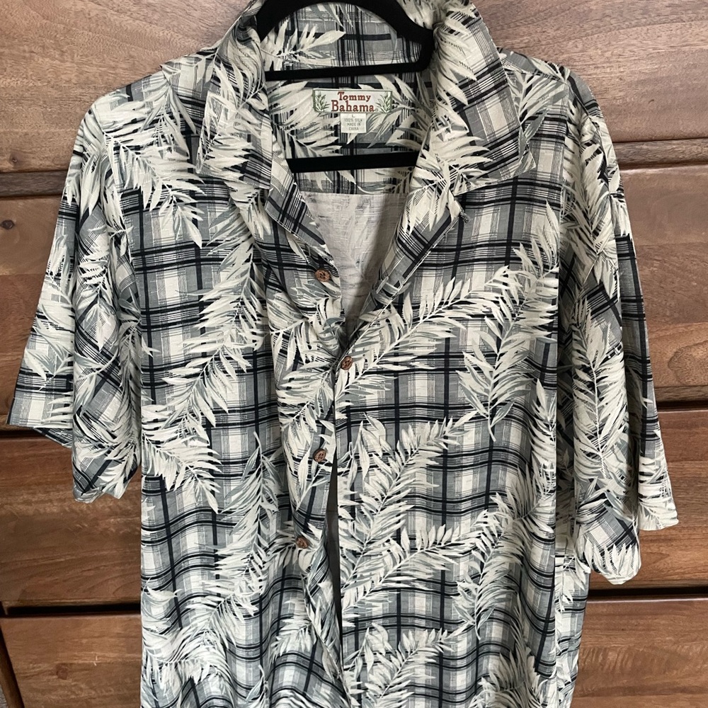 Lightly worn Tommy Bahama button down